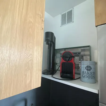 T2 Entierement Renove A 550m De La De La Faviere A