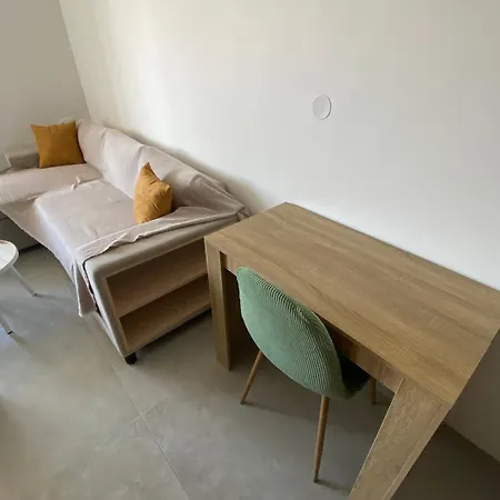 T2 Entierement Renove A 550m De La De La Faviere A Apartamento