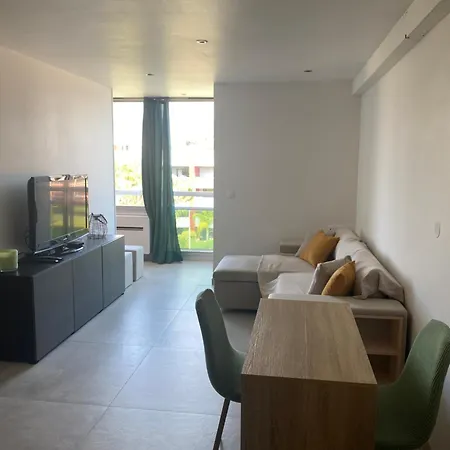 Apartamento T2 Entierement Renove A 550m De La De La Faviere A