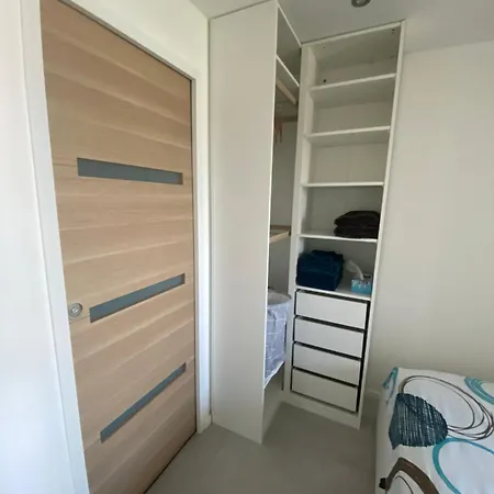 T2 Entierement Renove A 550m De La De La Faviere A