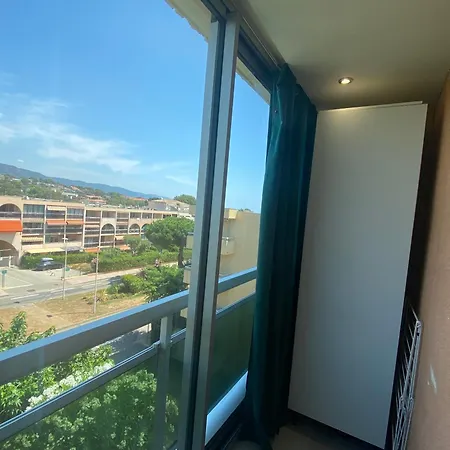 T2 Entierement Renove A 550m De La De La Faviere A Apartamento *